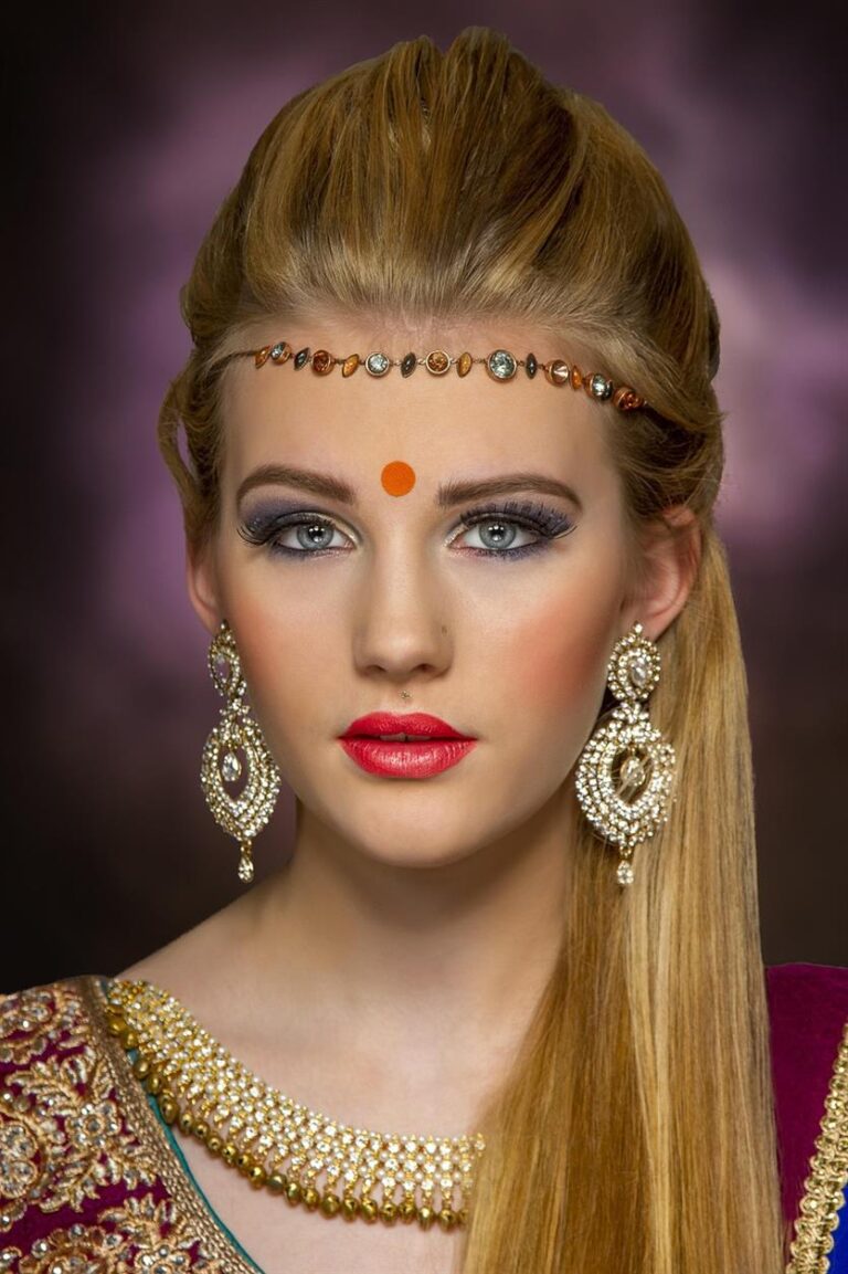 Ottoman Hands is a contemporary jewellery brand known for creating bold, meaningful pieces that connect cultures and empower self-expression. Blending traditional craftsmanship with modern design, the brand focuses on jewellery that tells stories—about identity, heritage, and individuality—while staying committed to ethical and sustainable practices. From gemstone earrings to chain necklaces and adjustable rings, Ottoman Hands positions its collections as more than accessories: they’re wearable narratives designed to be cherished.