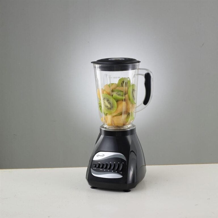 Braun è da tempo sinonimo di precisione, affidabilità e design mirato. In cucina e in casa, il marchio si concentra sulla creazione di elettrodomestici che non complicano le attività quotidiane, ma le rendono più veloci, facili ed efficienti. Dalla preparazione e cottura dei cibi, alla routine della colazione e alla stiratura, l'ecosistema di prodotti Braun si basa su una promessa: risultati professionali con il minimo sforzo.
