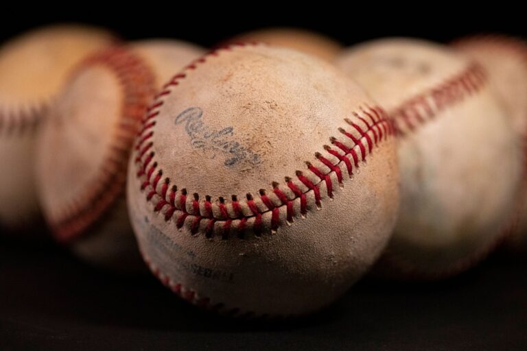 The Complete Guide to Enjoying MLB Baseball: From Rookie Tips to Stadium Etiquette
